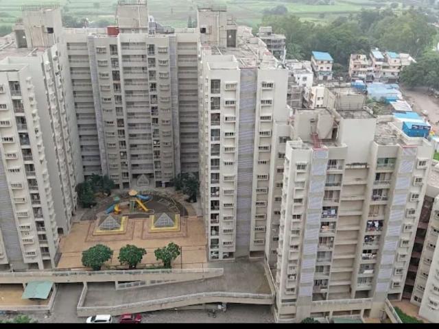 Resale | 1 BHK 550 Sq.Ft. Apartment in Amanora Metro Tower