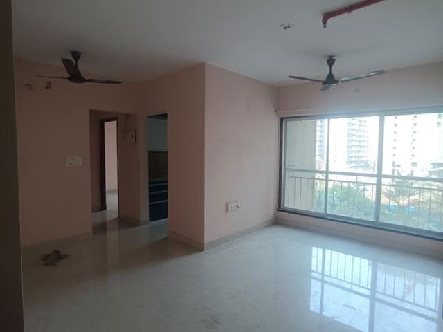 Resale | 1 BHK 750 Sq.Ft. Apartment in Royal Oasis