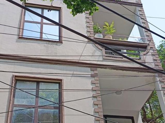 Resale | 1 BHK + Basement 66 Sq.Yd. Independent House in Sushant Lok I
