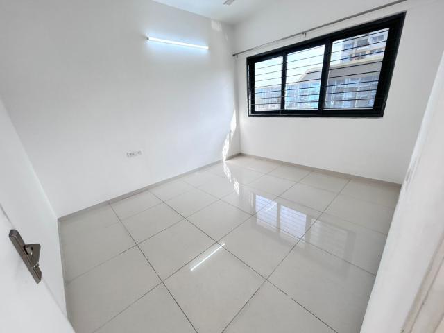 Resale | 1 BHK + Extra Room 546 Sq.Ft. Apartment in Amanora Gold Towers