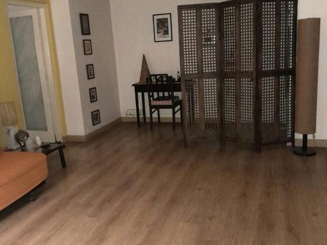 Resale | 1 BHK + Extra Room 700 Sq.Ft. Apartment in Colaba