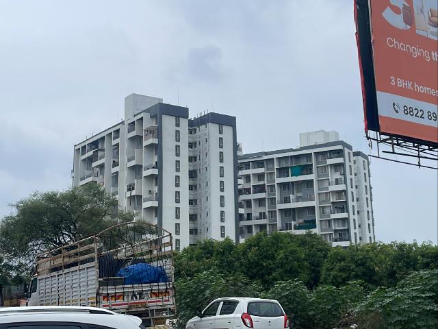 Resale | 1 BHK + Pooja Room 504 Sq.Ft. Apartment in Platinum Park