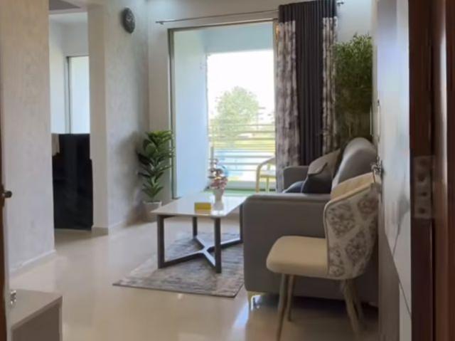 Resale | 1 BHK + Prayer Room 400 Sq.Ft. Apartment in Meera Tower Chembur