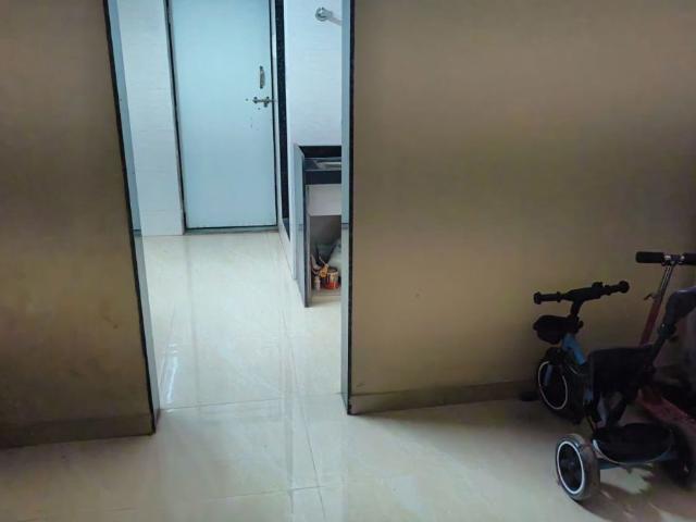 Resale | 1 Rk 250 Sq.Ft. Apartment in Santacruz East
