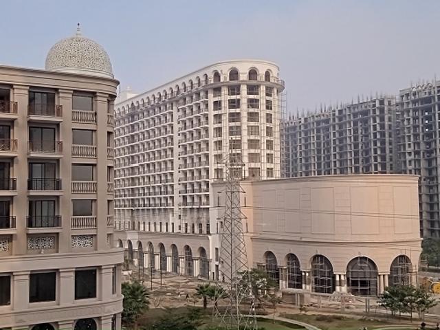 Resale | 1 Rk + Extra Room 1025 Sq.Ft. Apartment in Omaxe Grand Omaxe