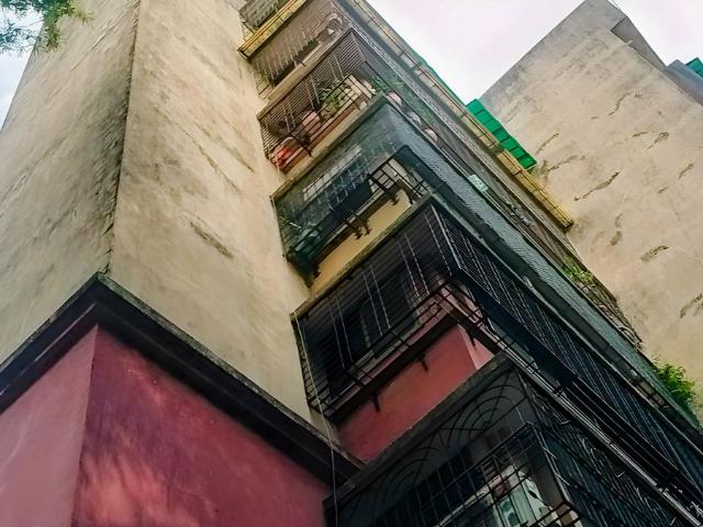 Resale | 240 Sq.Ft. Apartment in Vile Parle West