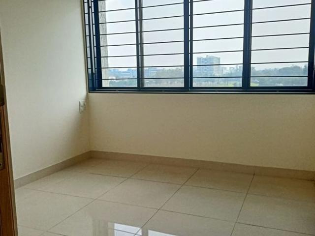 Resale | 2.5 BHK 800 Sq.Ft. Apartment in Magarpatta Nova