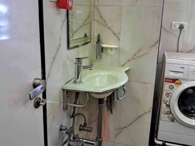 Resale | 2.5 BHK 850 Sq.Ft. Apartment in Malad West
