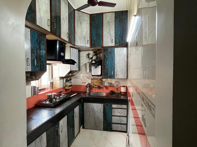 Resale | 2.5 BHK 850 Sq.Ft. Apartment in Mayur Vihar 1