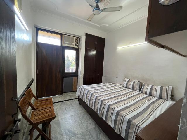 Resale | 2.5 BHK 850 Sq.Ft. Apartment in Mayur Vihar 1