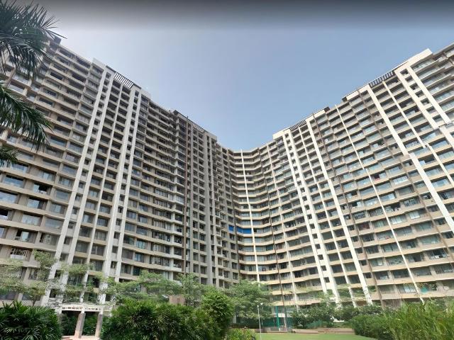 Resale | 2.5 BHK + 855 Sq.Ft. Apartment in Kalpataru Aura