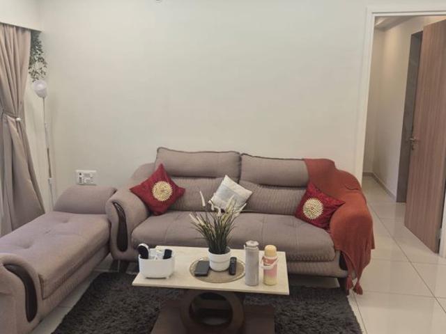 Resale | 2.5 BHK 1000 Sq.Ft. Apartment in Paradigm Zenith Pushpanjali Residency Phase III