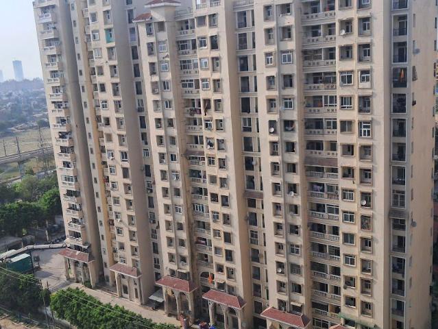 Resale | 2.5 BHK 1015 Sq.Ft. Apartment in Sector 76