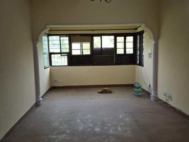Resale | 2.5 BHK + 1050 Sq.Ft. Apartment in Mayur Vihar