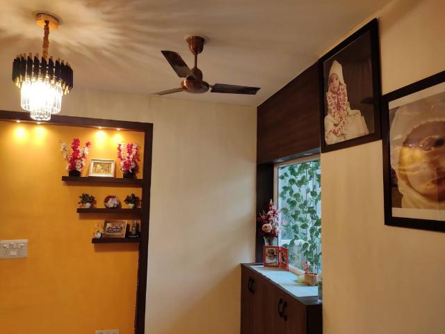 Resale | 2.5 BHK + 1115 Sq.Ft. Apartment in Express Zenith