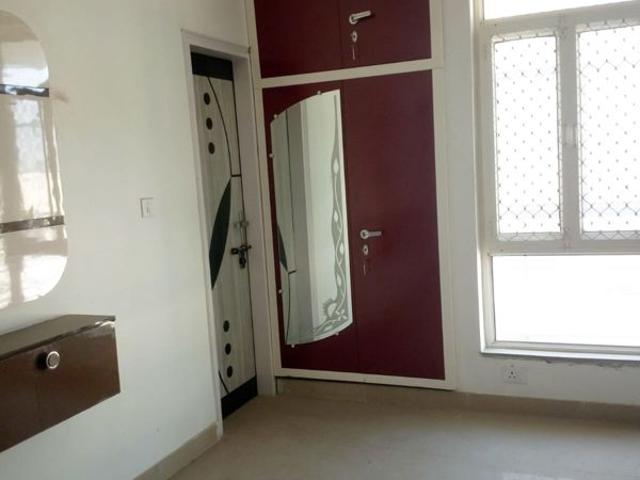 Resale | 2.5 BHK 1120 Sq.Ft. Apartment in Ajnara Integrity