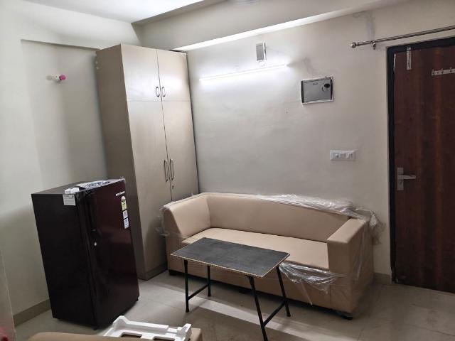 Resale | 2.5 BHK + 1175 Sq.Ft. Apartment in Ajnara Integrity