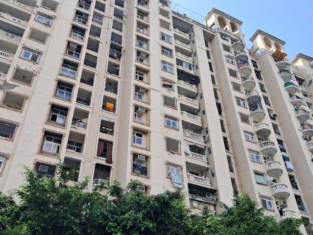 Resale | 2.5 BHK + 1180 Sq.Ft. Apartment in Amrapali Silicon City