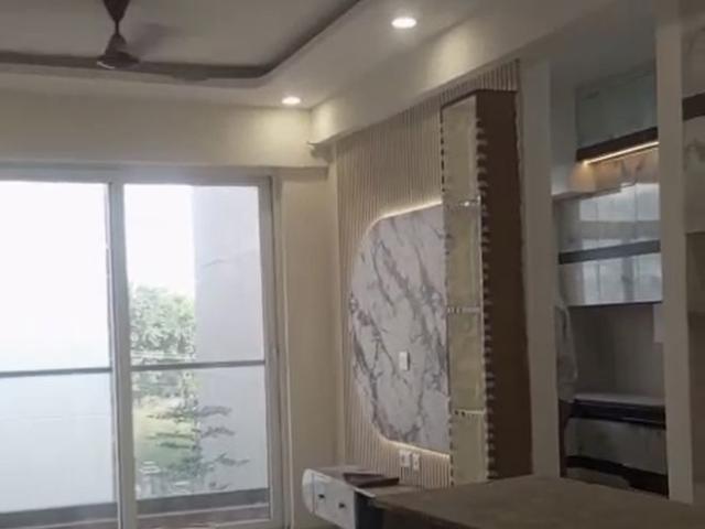 Resale | 2.5 BHK + 1180 Sq.Ft. Apartment in Smart World Gems