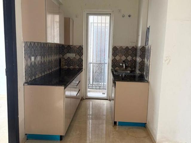 Resale | 2.5 BHK + 1210 Sq.Ft. Apartment in Signature Global Park