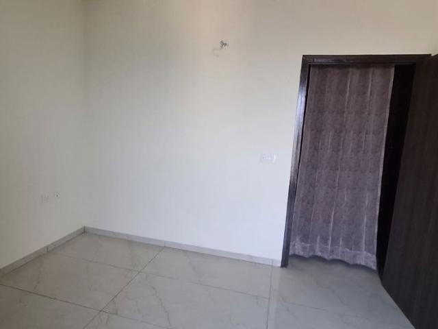 Resale | 2.5 BHK + 1250 Sq.Ft. Apartment in Omaxe Grand Omaxe