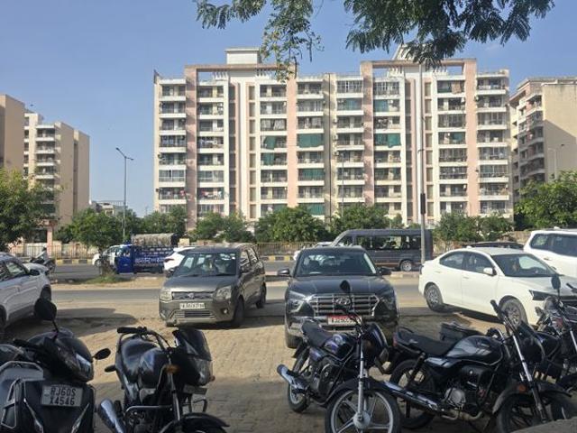 Resale | 2.5 BHK + 1300 Sq.Ft. Apartment in RHB Dwarka Residency