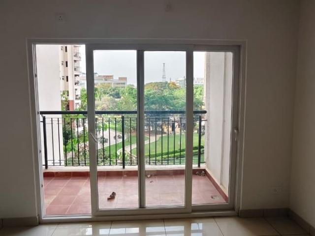 Resale | 2.5 BHK + 1331 Sq.Ft. Apartment in Prestige Sunrise Park