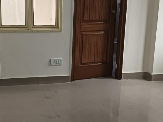 Resale | 2.5 BHK 1400 Sq.Ft. Apartment in Ahinsa Khand 2