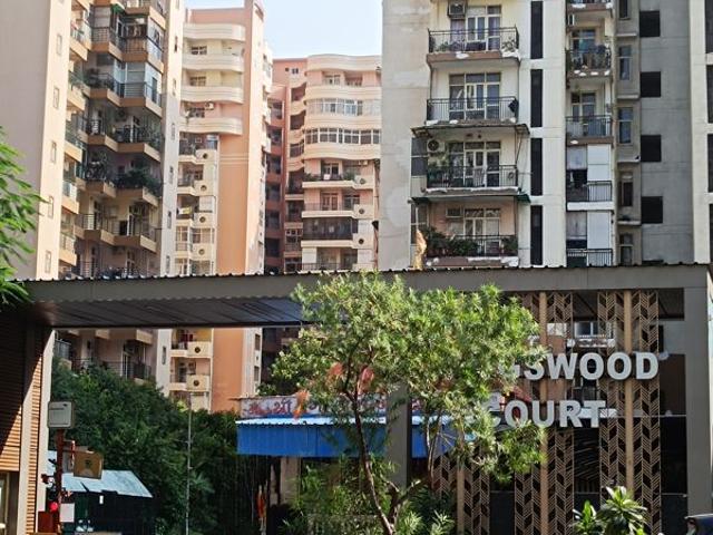 Resale | 2.5 BHK + 1400 Sq.Ft. Apartment in Kingswood Court