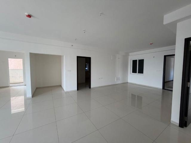 Resale | 2.5 BHK + 1578 Sq.Ft. Apartment in Aparna Newlands