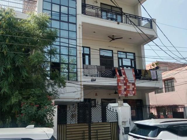 Resale | 2.5 BHK + 171 Sq.Yd. Independent House in Sector 8