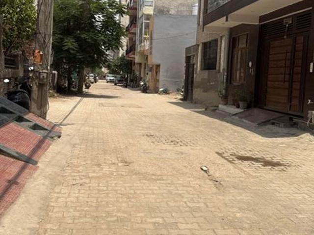 Resale | 2.5 BHK + Basement 1500 Sq.Yd. Independent House in Palam Vihar