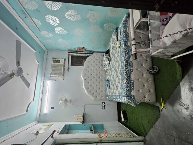 Resale | 2.5 BHK + Extra Room,Store Room 900 Sq.Ft. Apartment in Dilshad Garden