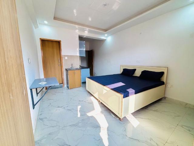 Resale | 2.5 BHK + Extra Room 1500 Sq.Ft. Apartment in Signature Global Signum 93
