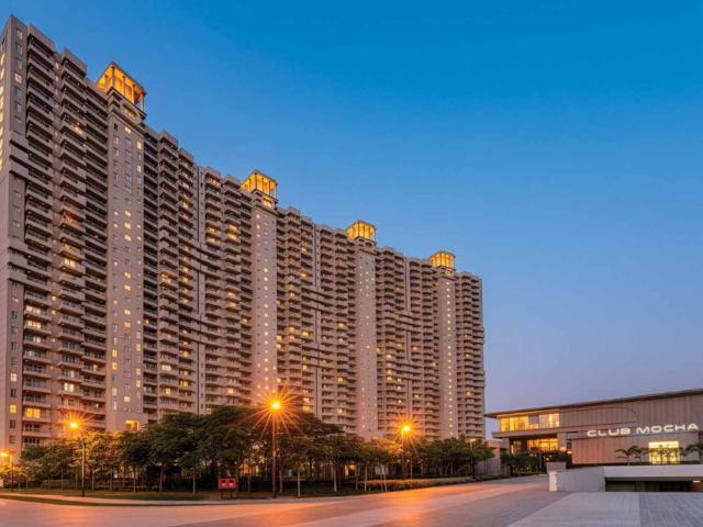 Resale | 2.5 BHK + Extra Room 1556 Sq.Ft. Apartment in The Center Court