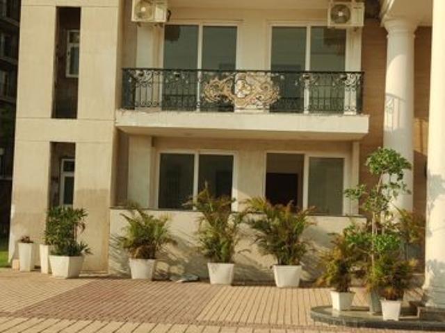 Resale | 2.5 BHK + Extra Room 1330 Sq.Ft. Apartment in Omaxe The Resort