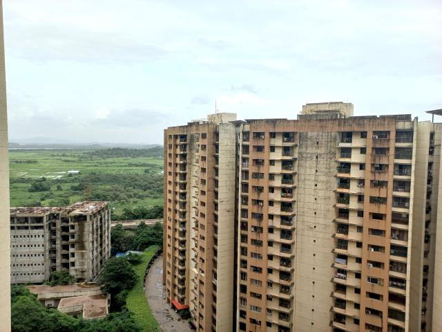 Resale | 2.5 BHK + Extra Room 840 Sq.Ft. Apartment in Lodha Splendora