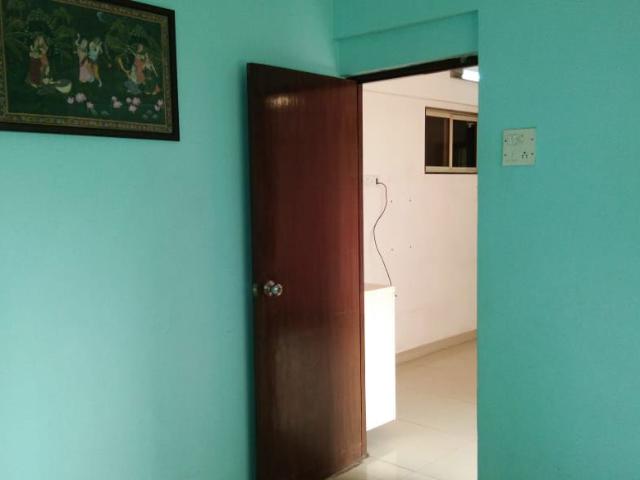 Resale | 2.5 BHK + Pooja Room,Servant Room 700 Sq.Ft. Apartment in Dosti Group Acres