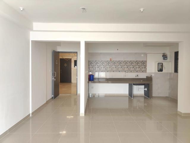 Resale | 2.5 BHK + Pooja Room,Servant Room 1350 Sq.Ft. Apartment in Magarpatta Riverview City