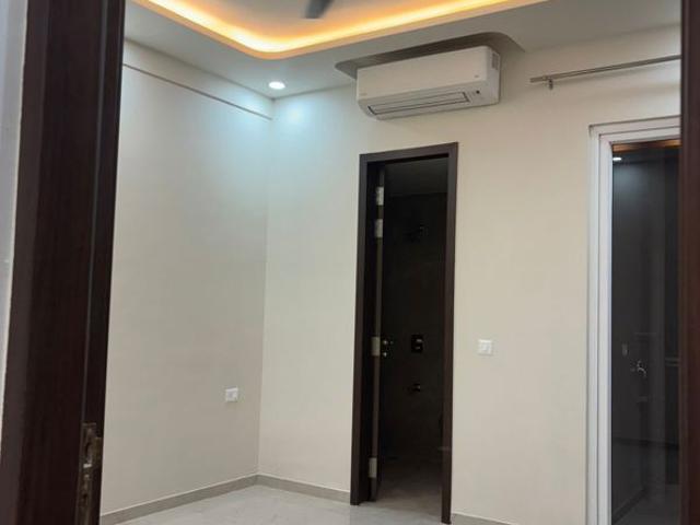 Resale | 2.5 BHK + Pooja Room,Servant Room,Study Room,Extra Room,Basement,Store Room 1227 Sq.Ft. Apartment in Smart World Orchard