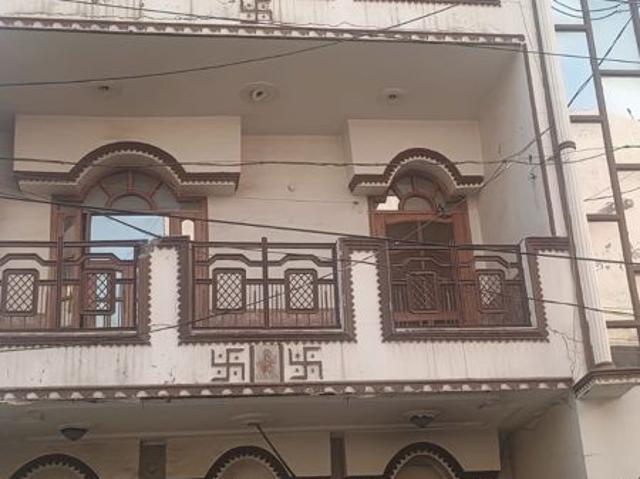 Resale | 2.5 BHK + Pooja Room 154 Sq.Yd. Independent House in Sector 7