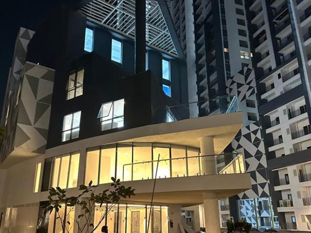 Resale | 2.5 BHK + Pooja Room 1600 Sq.Ft. Apartment in Candeur 40