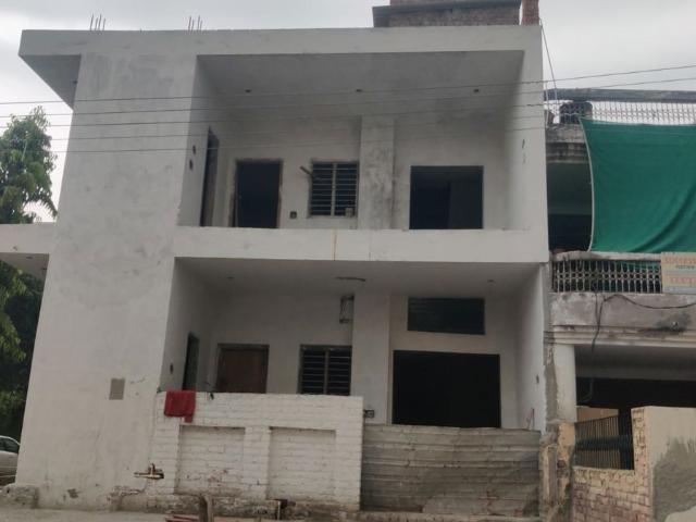 Resale | 2.5 BHK + Pooja Room 160 Sq.Yd. Independent House in Sector 10
