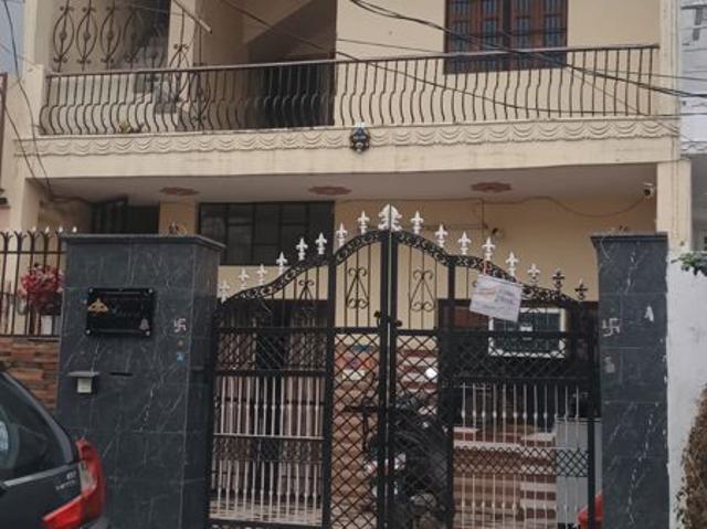 Resale | 2.5 BHK + Pooja Room 133 Sq.Yd. Independent House in Sector 4