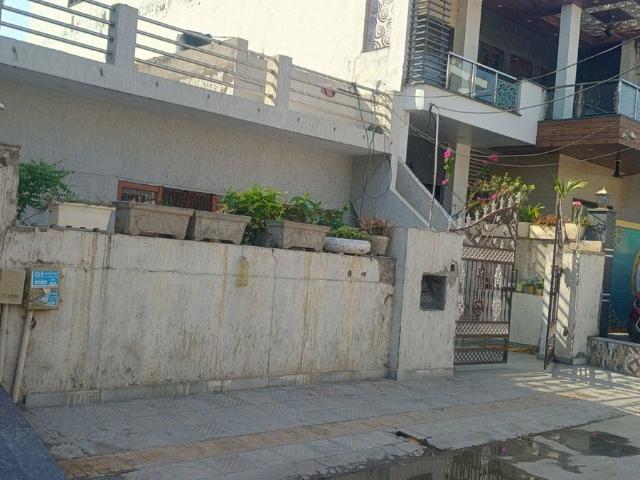 Resale | 2.5 BHK + Pooja Room 250 Sq.Yd. Independent House in Sector 7