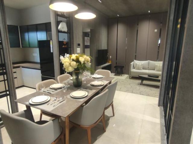 Resale | 2.5 BHK + Pooja Room 883 Sq.Ft. Apartment in Sankla East World