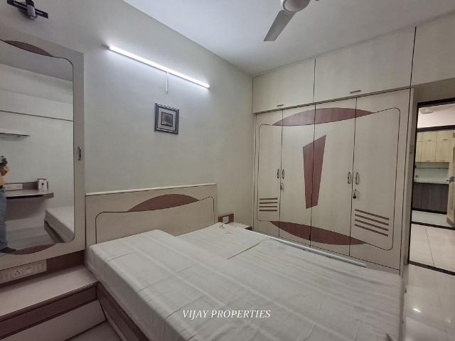 Resale | 2.5 BHK + Prayer Room,Extra Room 800 Sq.Ft. Apartment in Rustomjee Pinnacle