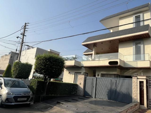Resale | 2.5 BHK + Prayer Room,Study Room,Extra Room,Store Room 300 Sq.Yd. Independent House in Sector 79