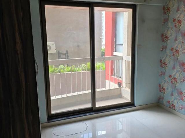 Resale | 2.5 BHK + Servant Room 1250 Sq.Ft. Apartment in Godrej Greens