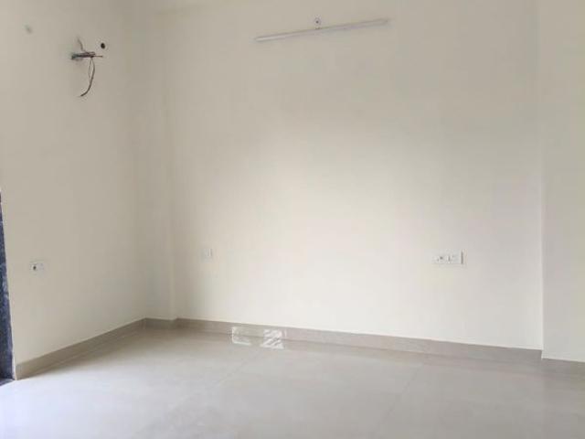 Resale | 2.5 BHK + Servant Room 1675 Sq.Ft. Apartment in Unitech Ivory Towers